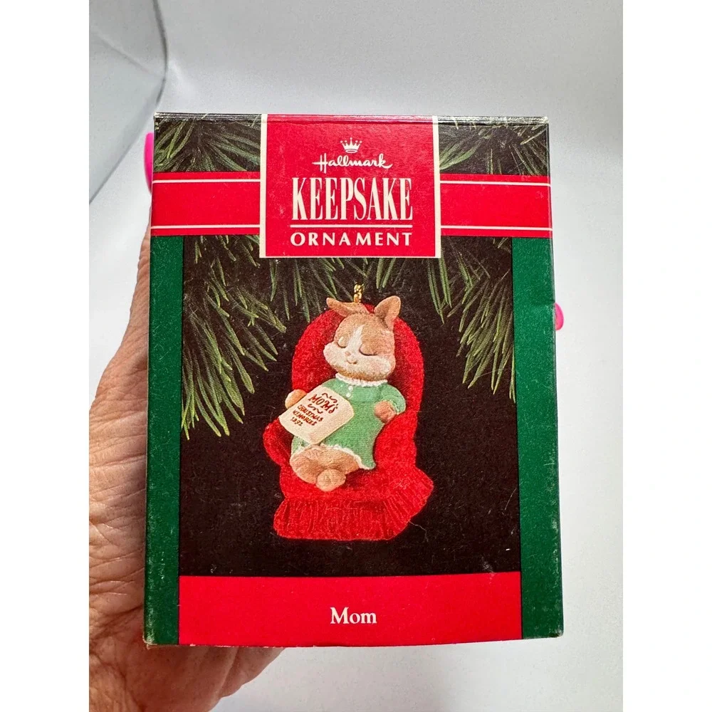 Vintage 1992 Hallmark Keepsake Ornament Mom Bunny Rabbit in Red Chair QX516-4